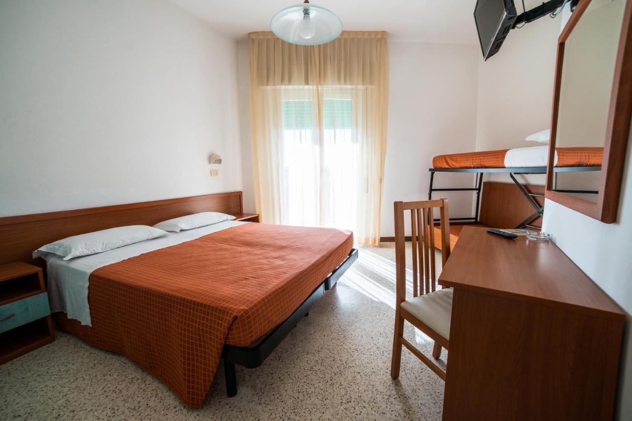 Hotel Sayonara Milano Marittima Exterior foto
